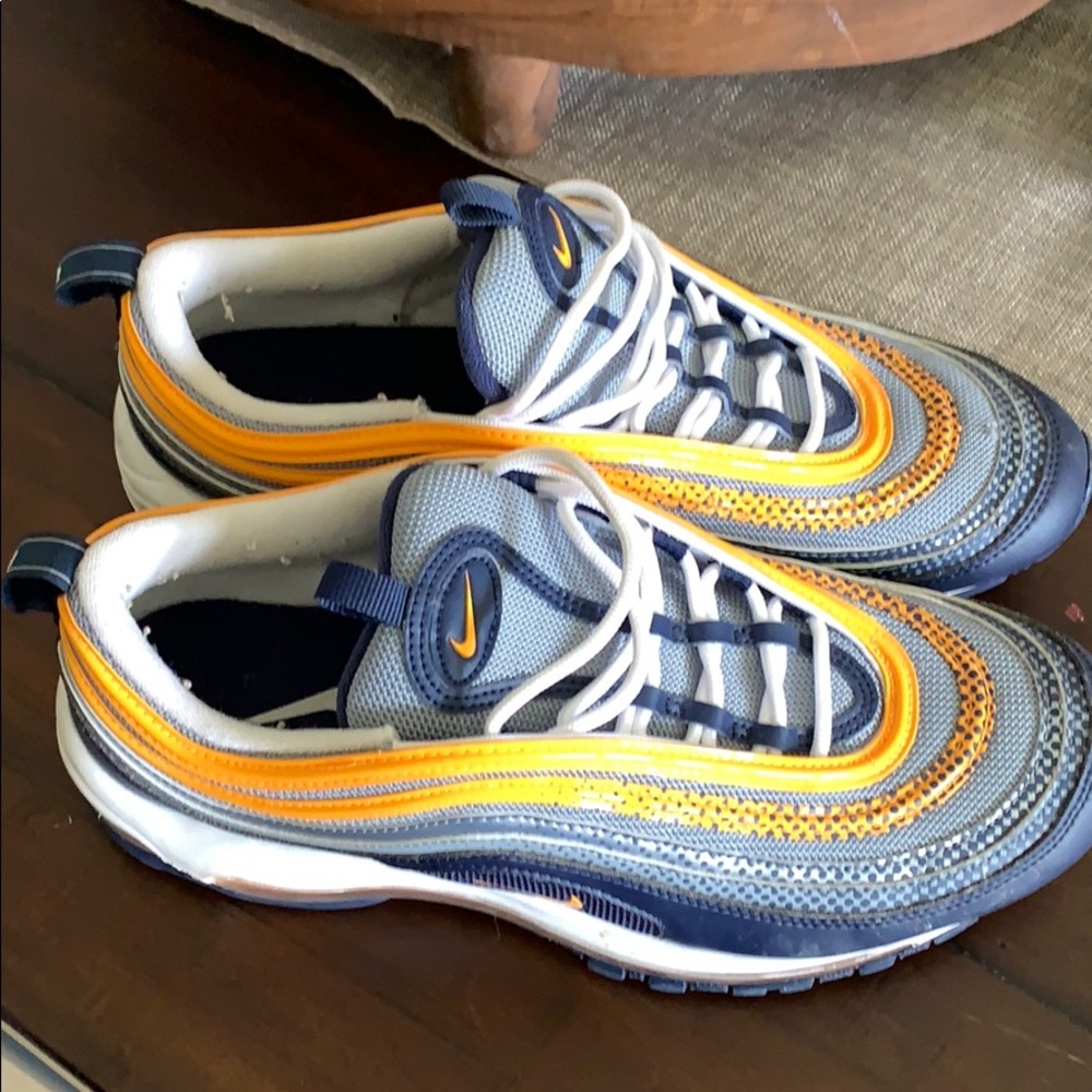 Men’s Nike shoes